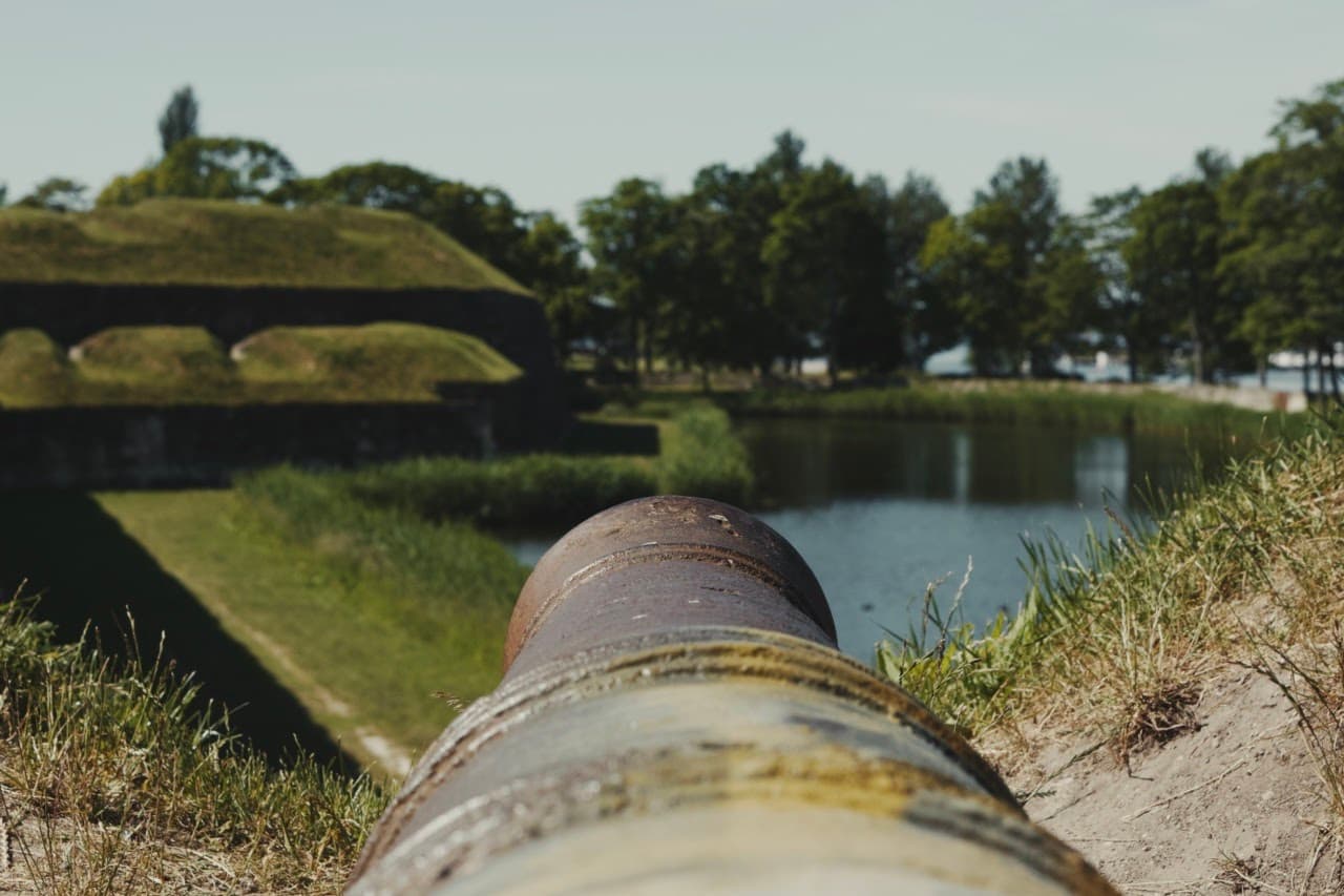 The point of view if you were a cannon operator in Kuressaare castle. You would shoot enemies around the moat and rampart.