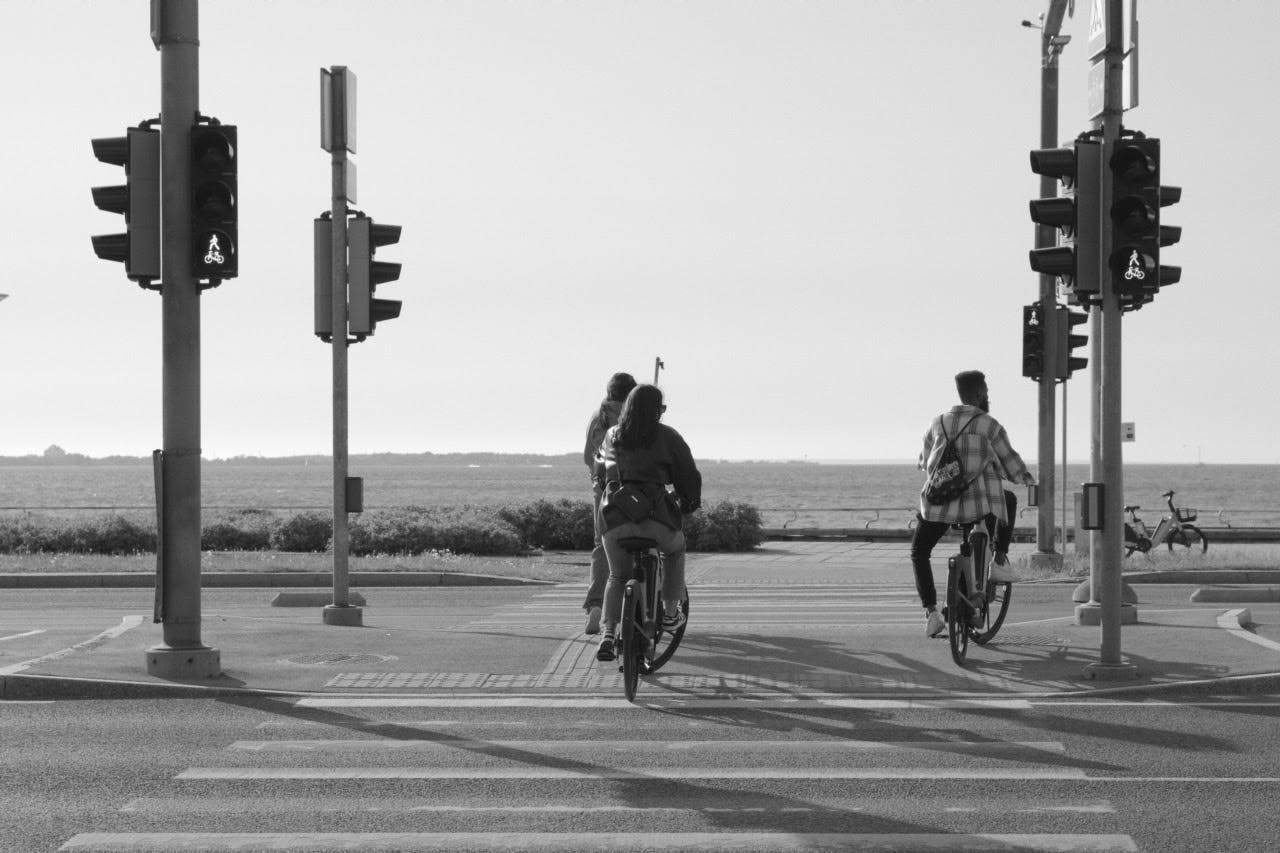 Cyclists are crossing the street in Pirita.